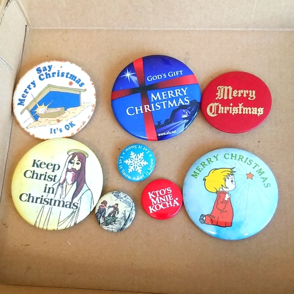 Say MERRY CHRISTMAS it's OK Button pins 8 - Picture 1 of 4